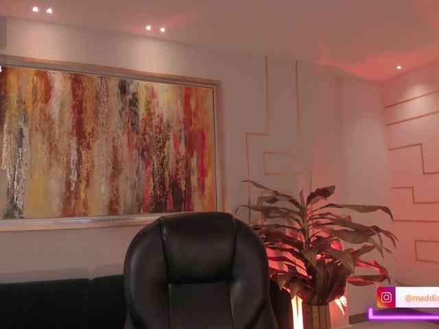 MaddisonCollins webcam