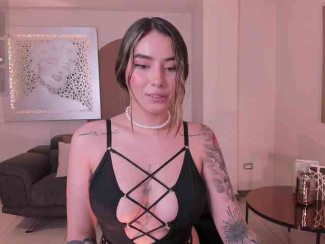 MaddisonCollins webcam