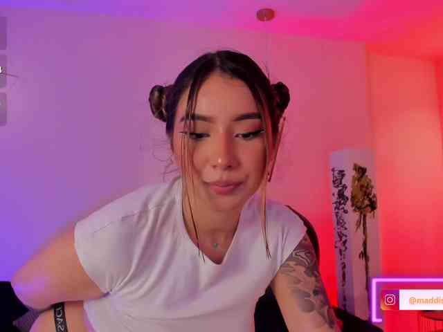 MaddisonCollins webcam