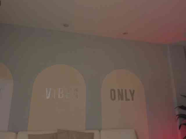 MaddisonCollins webcam