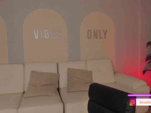 MaddisonCollins MaddisonCollins