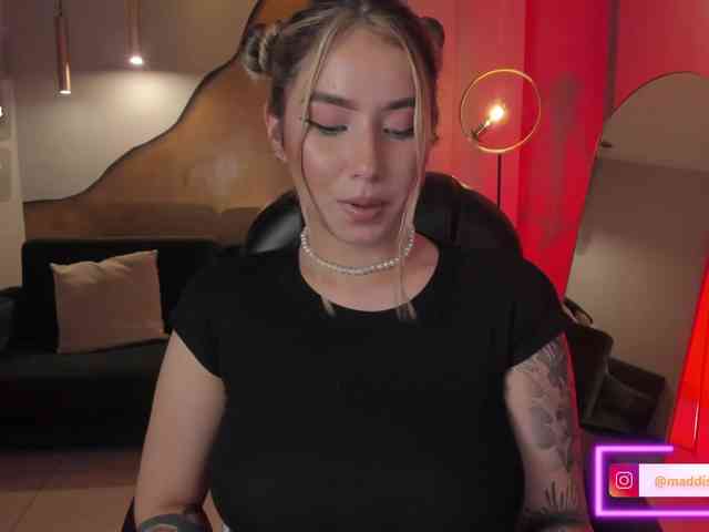 MaddisonCollins webcam