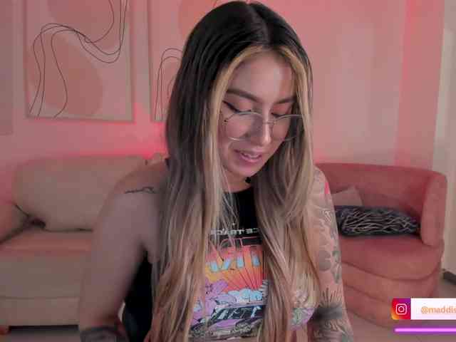 MaddisonCollins webcam