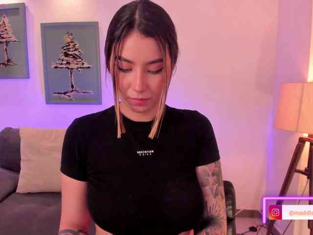 MaddisonCollins webcam