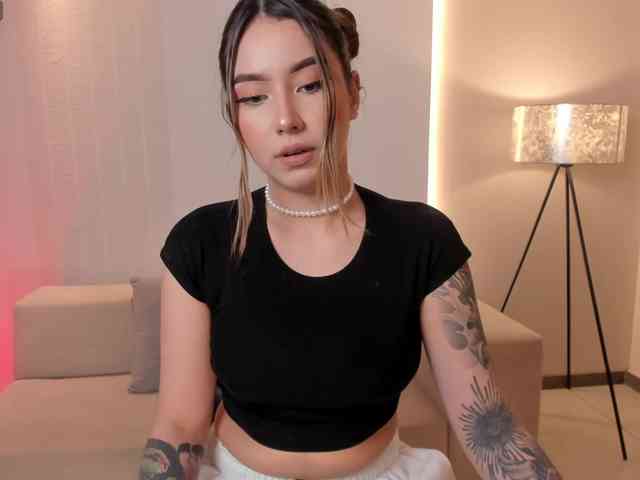 MaddisonCollins MaddisonCollins