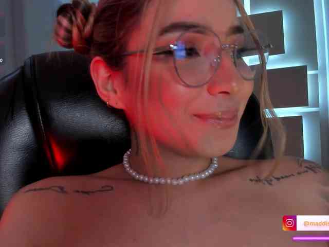 MaddisonCollins webcam