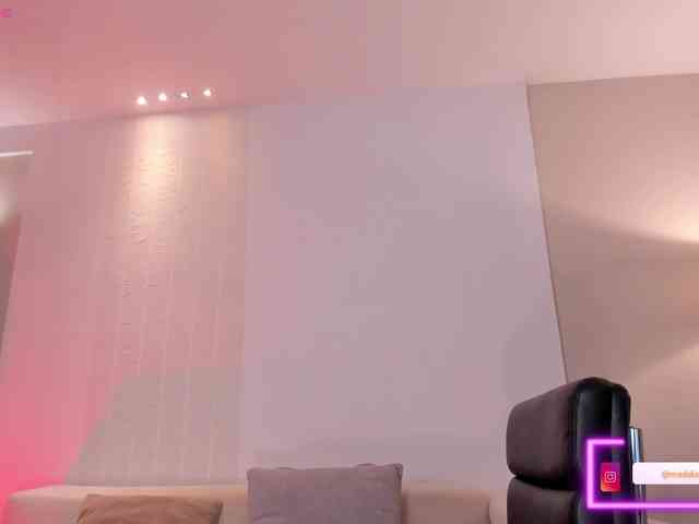 MaddisonCollins webcam