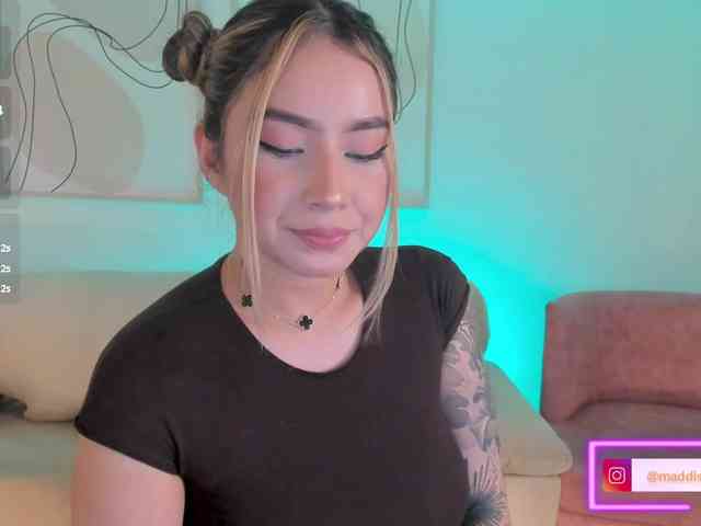 MaddisonCollins webcam