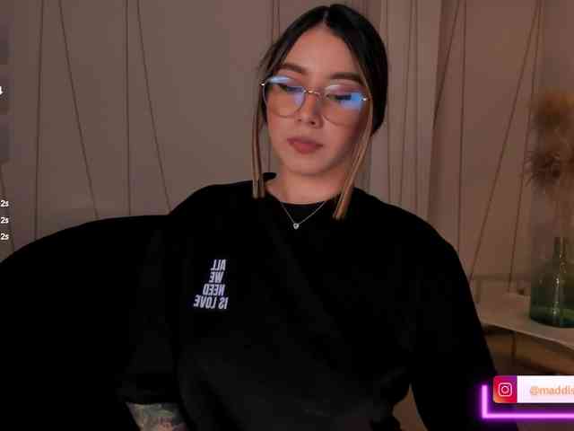 MaddisonCollins MaddisonCollins