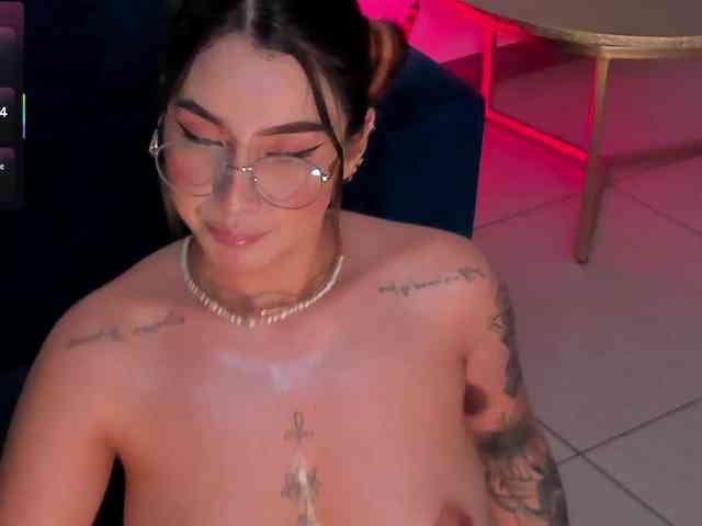 MaddisonCollins webcam