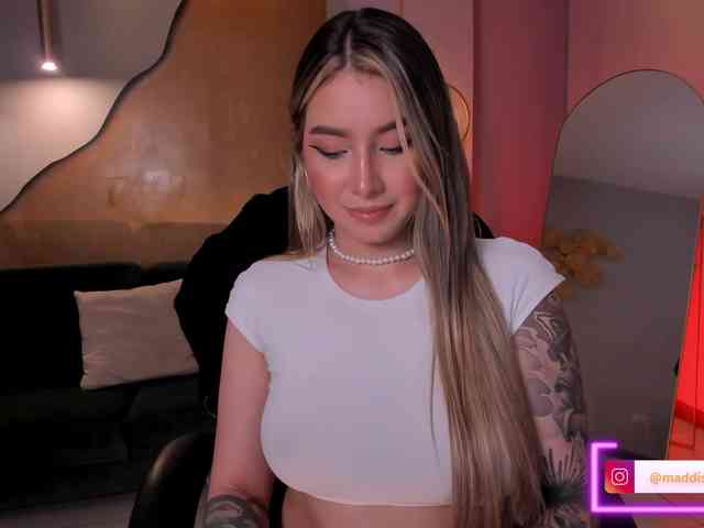 MaddisonCollins webcam