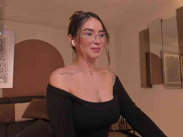 MaddisonCollins webcam