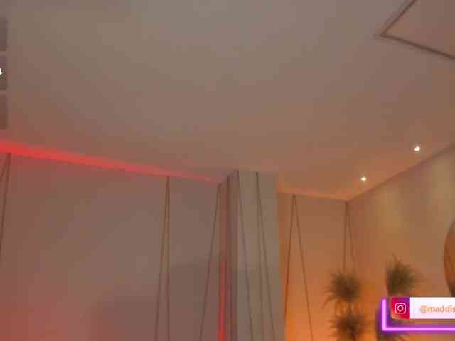 MaddisonCollins webcam