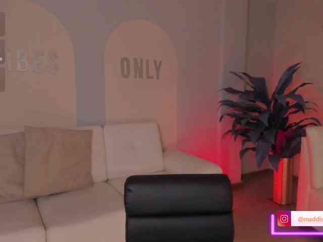 MaddisonCollins webcam