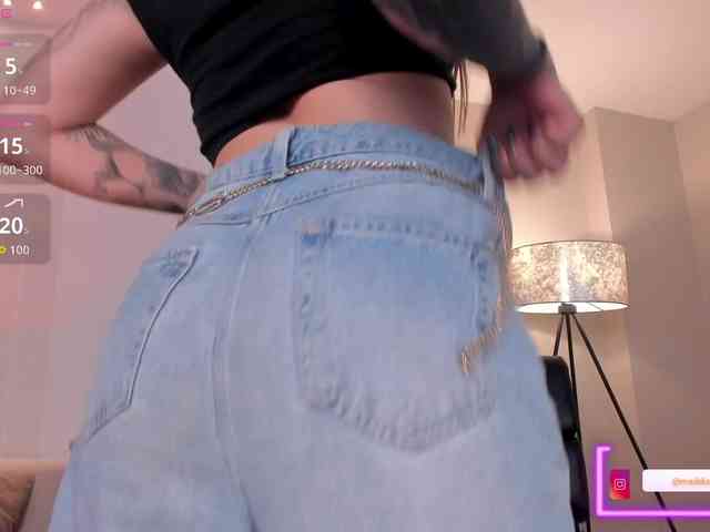 MaddisonCollins webcam