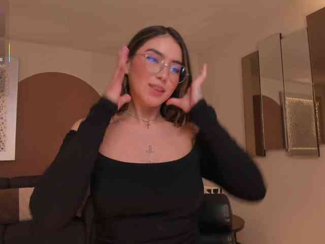 MaddisonCollins webcam
