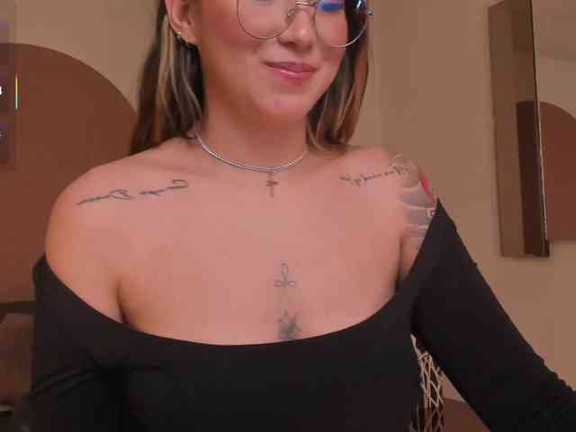 MaddisonCollins webcam