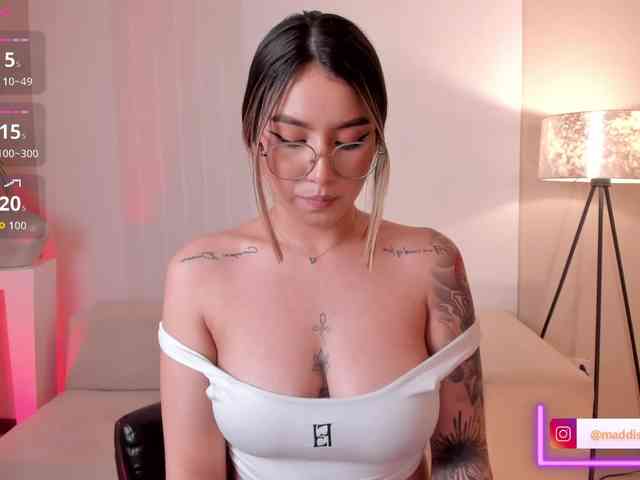 MaddisonCollins webcam