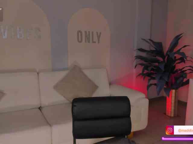 MaddisonCollins webcam