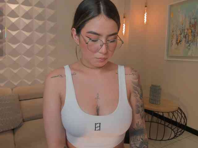 MaddisonCollins webcam