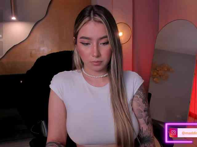 MaddisonCollins webcam