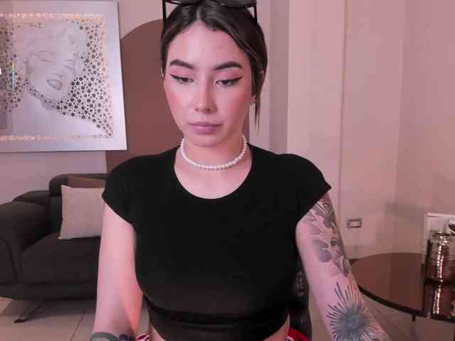 MaddisonCollins webcam