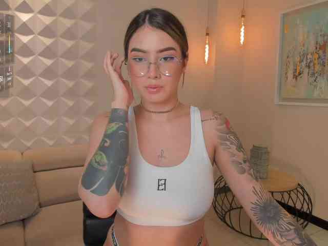 MaddisonCollins webcam