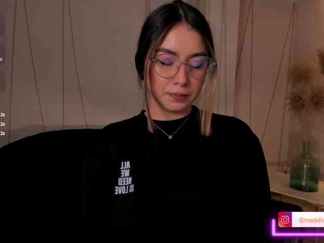 MaddisonCollins webcam