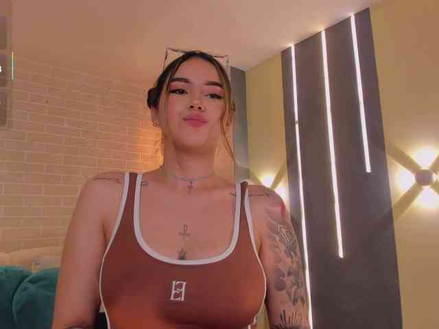 MaddisonCollins webcam