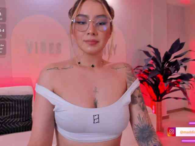 MaddisonCollins webcam