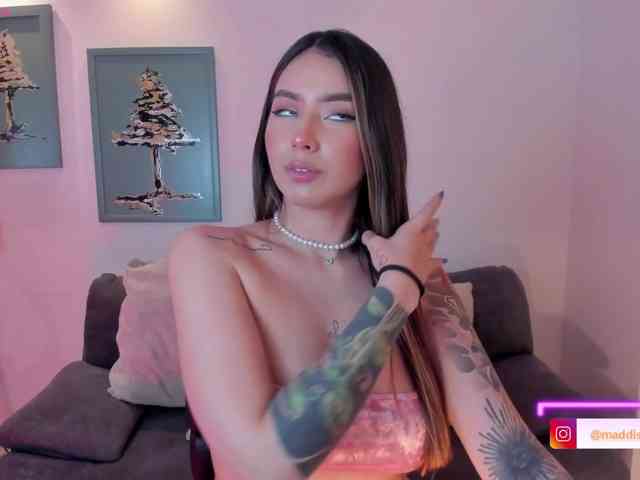 MaddisonCollins webcam