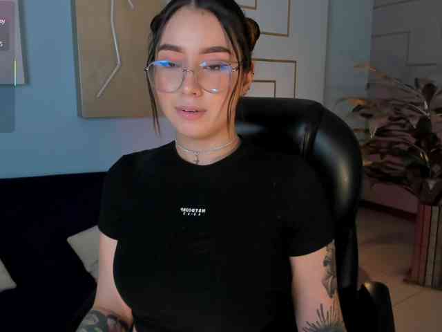 MaddisonCollins webcam