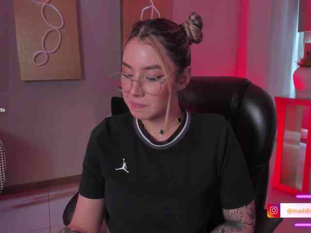 MaddisonCollins webcam