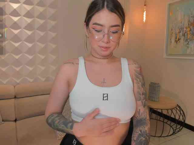 MaddisonCollins webcam