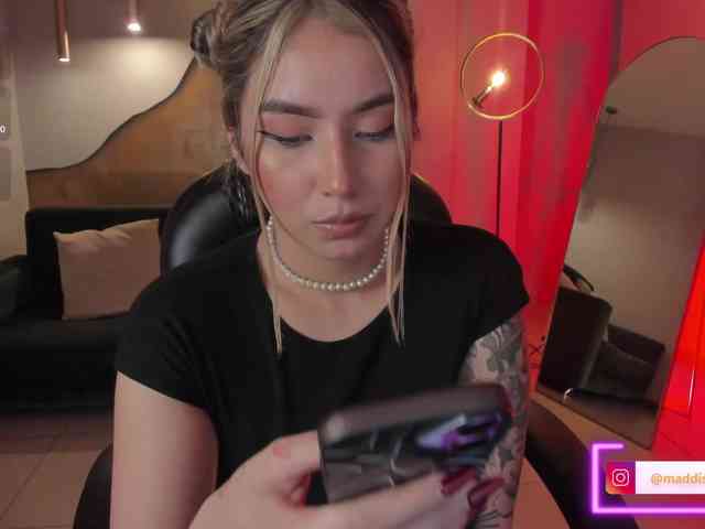 MaddisonCollins webcam