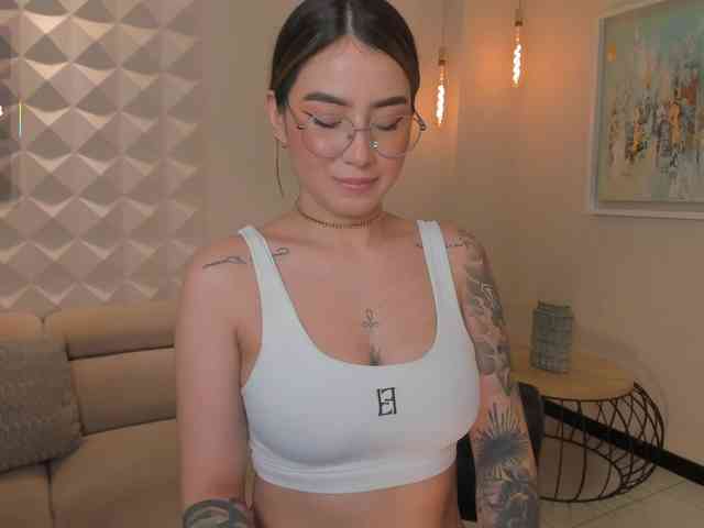 MaddisonCollins webcam