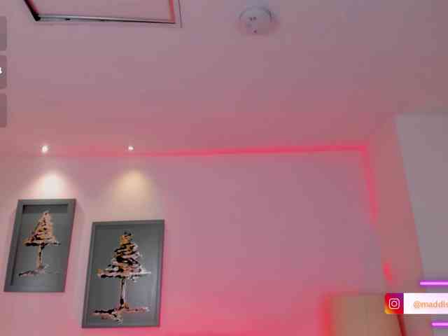 MaddisonCollins webcam