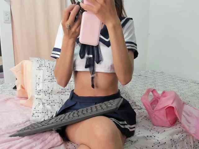 skinnyandcute Live Webcam on BongaCams