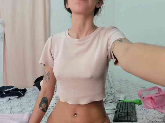 skinnyandcute Live Webcam on BongaCams
