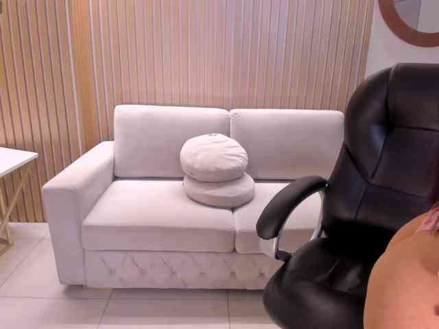 BellaClark webcam
