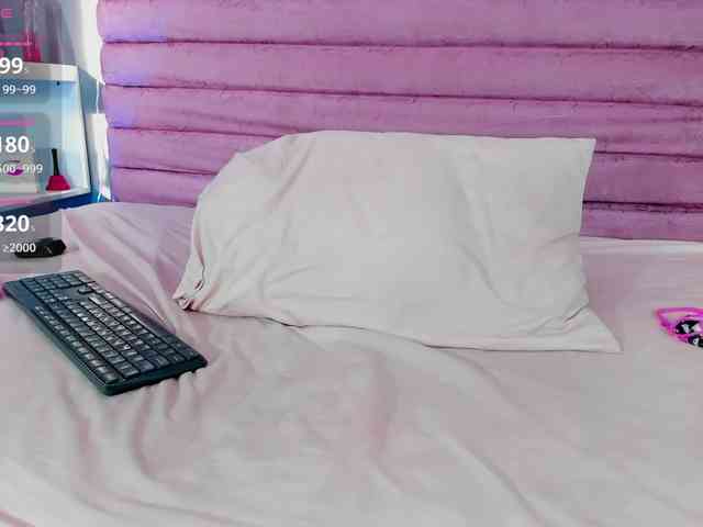 MadyMiller webcam