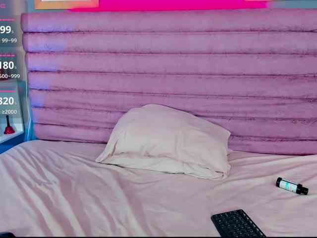 MadyMiller webcam