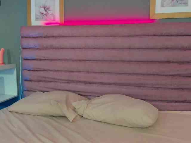 MadyMiller webcam