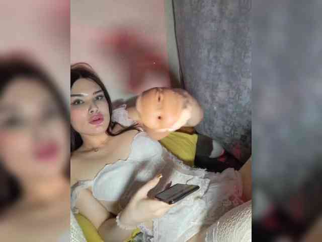 misssurprizisss Live Webcam on BongaCams