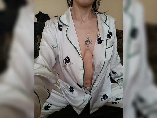 Natdance's BongaCams show and profile