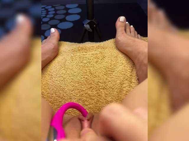 Milkkksheik-981's BongaCams show and profile