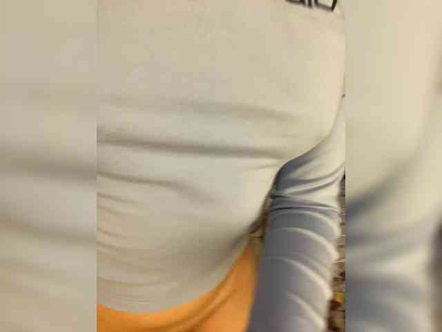 Milkkksheik-981 webcam