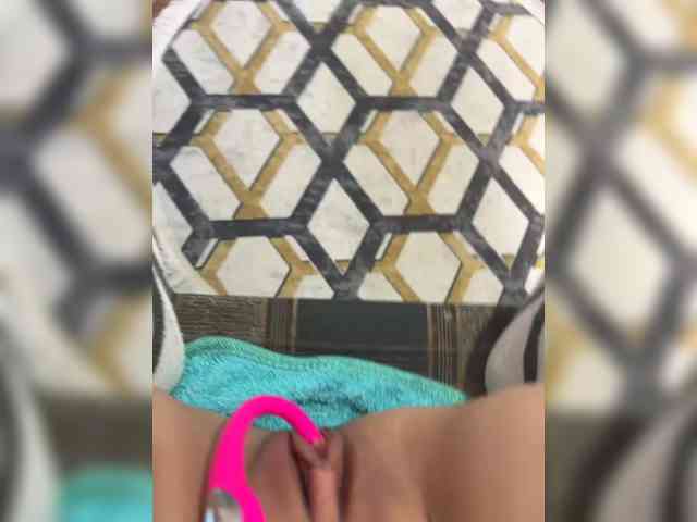 Milkkksheik-981 webcam