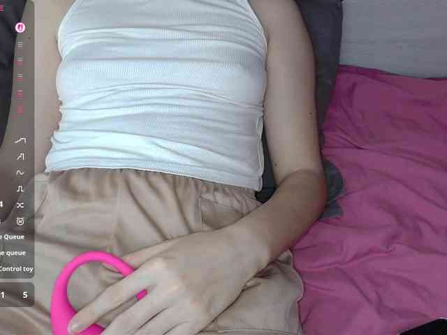 Milkkksheik-981 webcam