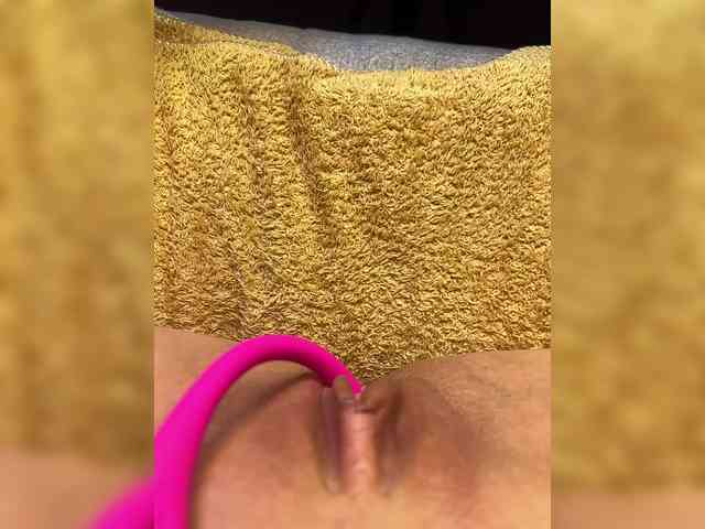 Milkkksheik-981 webcam